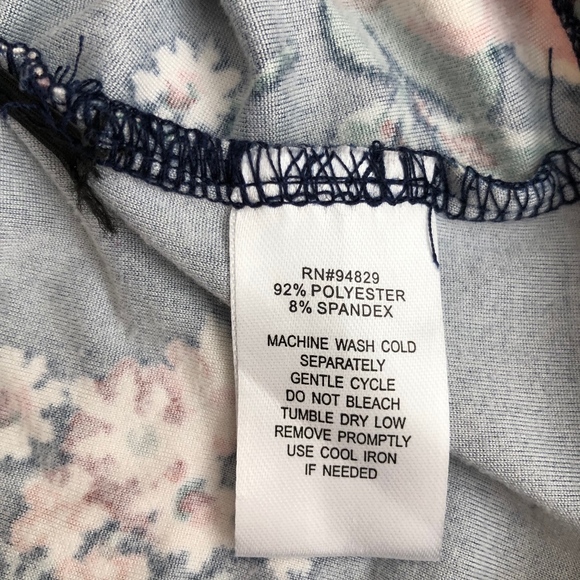 Derek Heart Maternity–Floral with slouch sides Top - Picture 5 of 5